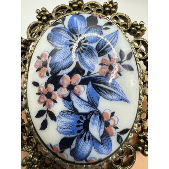 Vintage Blue And Pink Flower Brooch With Decorative Border - Picture 5 of 9